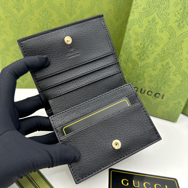 グッチ財布コピー着用イメージ